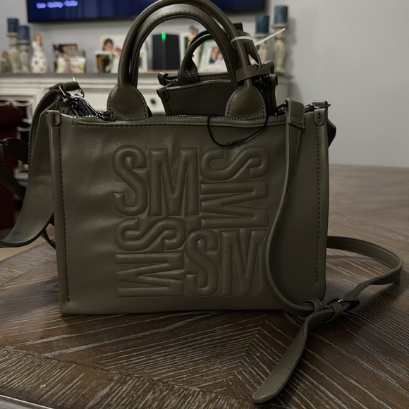 Steve Madden Olive Crossbody Bag Sleek Design - Picture 1 of 16